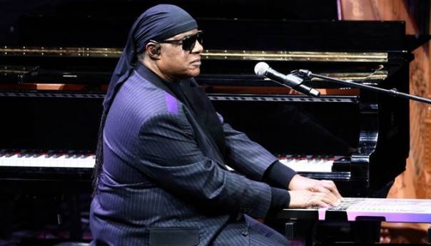 Stevie Wonder snimio dvije pjesme kojima poziva na ljubav i jedinstvo