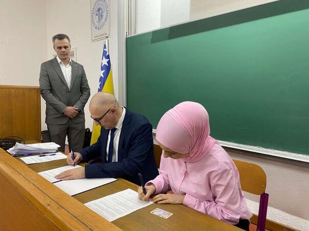 Stipendirano 107 izuzetnih redovnih studenata Tuzlanskog kantona