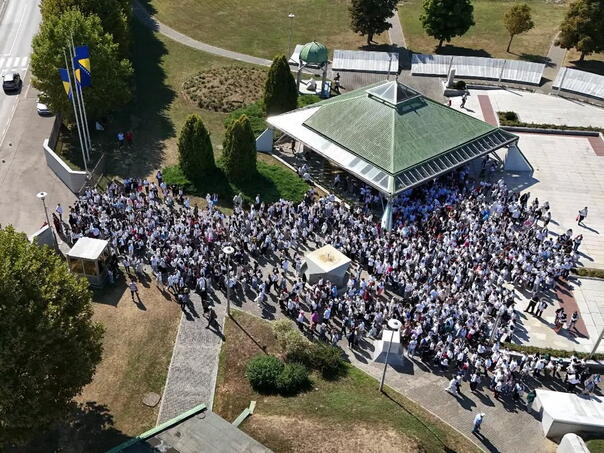 Stipendisti Fondacije Hastor posjetili Memorijalni centar Srebrenica