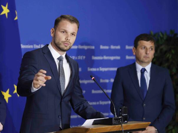 Stižu odbijenice Dodiku: I SDS odbio poziv, čeka se odluka PDP-a