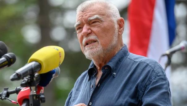 Stjepan Mesić: Nesretni Vučić ništa ne razumije
