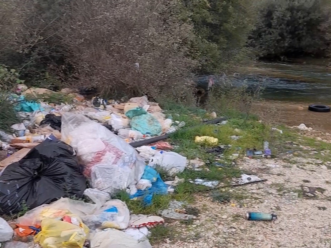 Stočani prijete blokadom puta, ako se ne riješi problem sa smećem