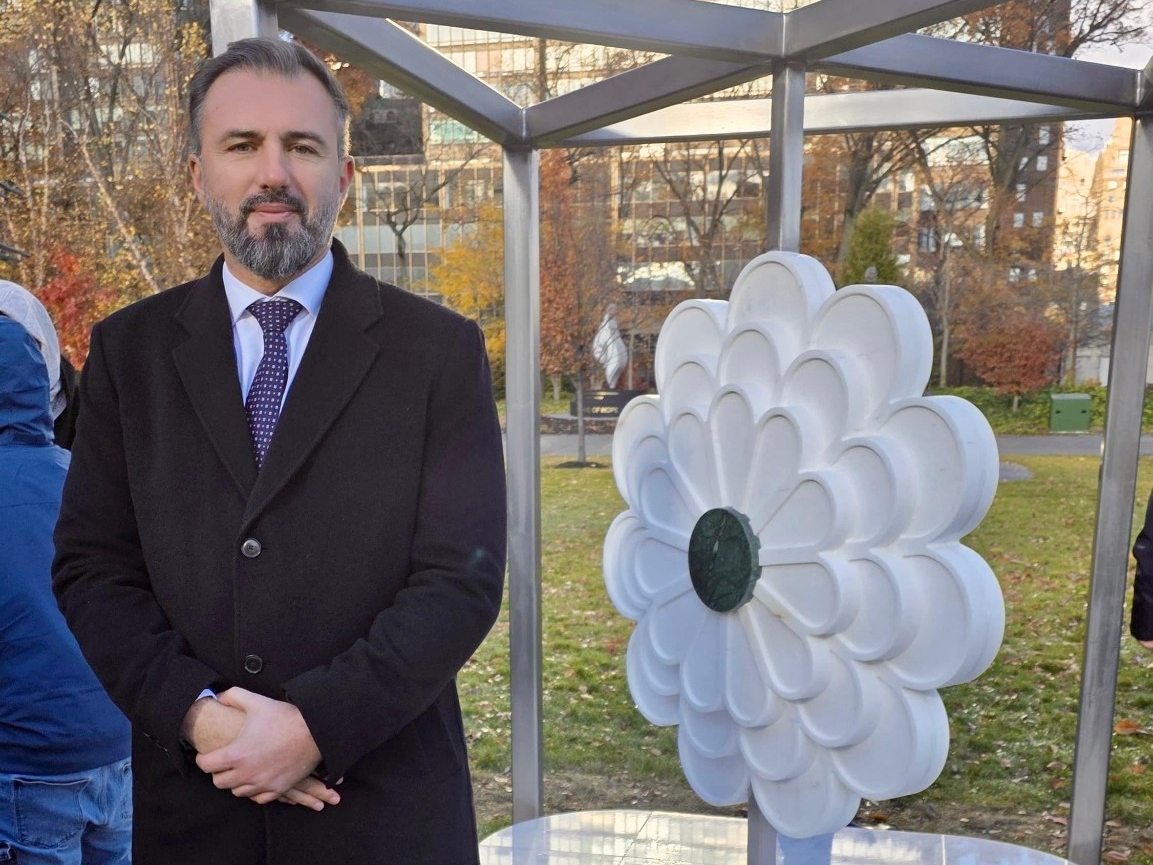 Stojanović ispred spomenika "Cvijet Srebrenice": Posljednja faza genocida je njegovo negiranje