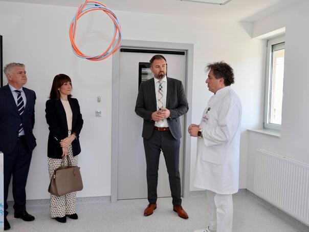 Stojanović u posjeti KCUS-u: Fokus na nove projekte i modernizaciju bolnice