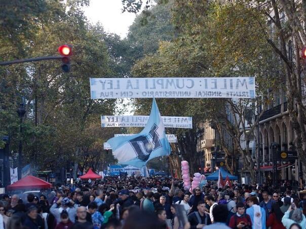 Stotine hiljada Argentinaca na ulicama: Građani brane besplatno obrazovanje