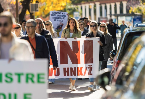Stotine zdravstvenih radnika protestovalo u Mostaru