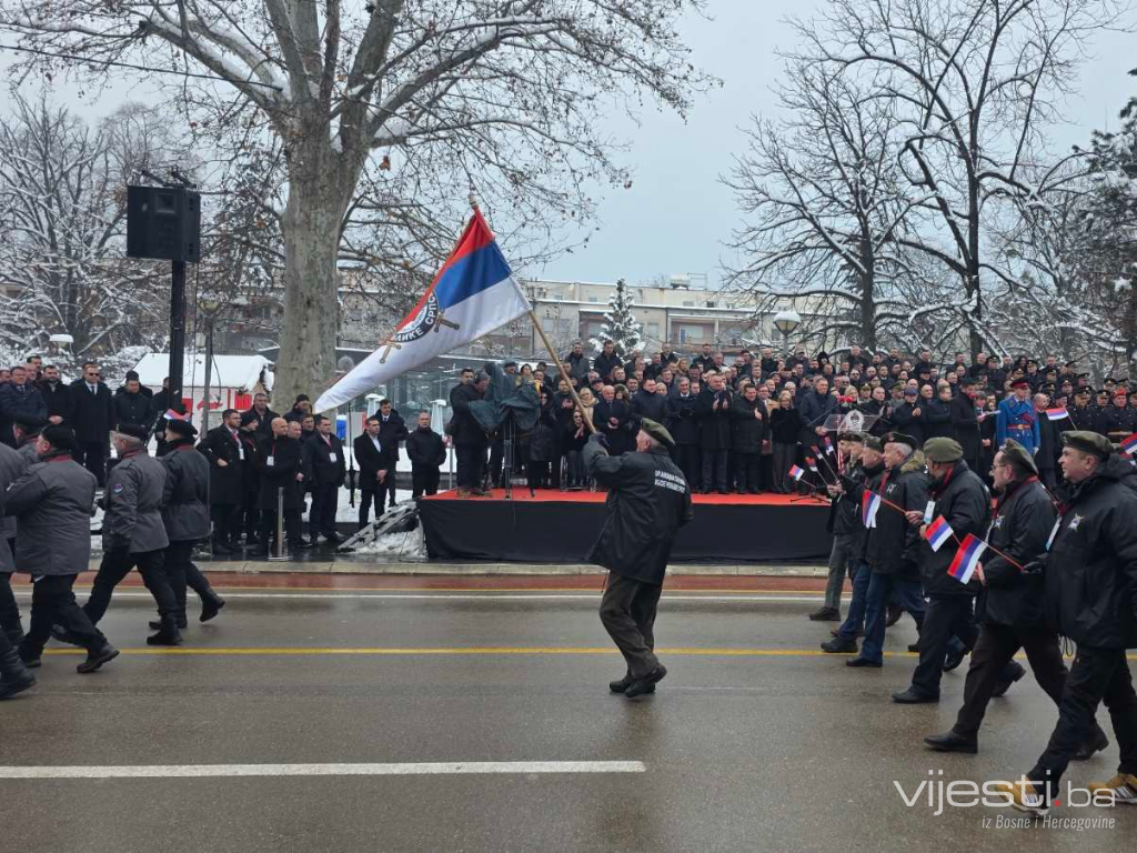 Strah više ne puni ulice: Defile bez publike
