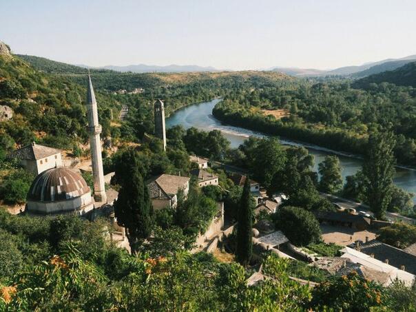 Strani turisti u Počitelju savladali i uhvatili džeparoše na djelu