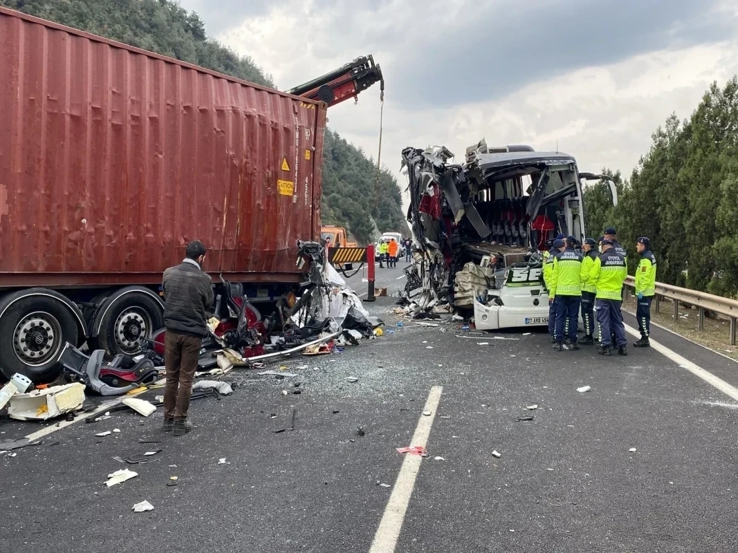 Stravičan sudar autobusa i kamiona u Turskoj: 7 poginulih, 11 povrijeđenih