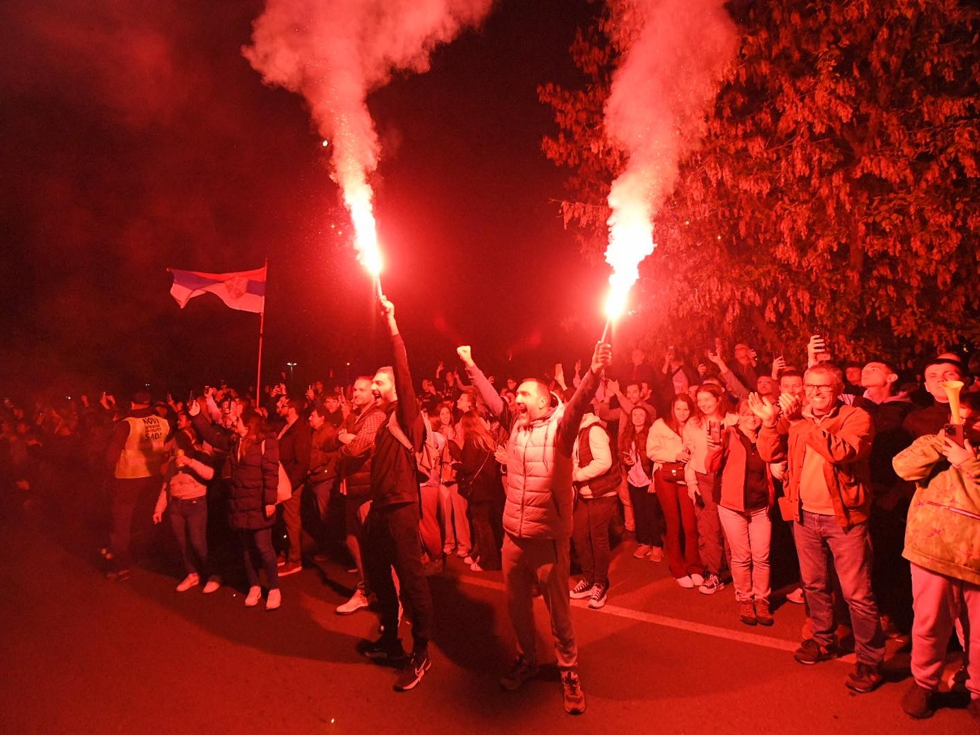 Novim Sadom odjekuje "Pumpaj, pumpaj": Ogroman skup protiv Vučića