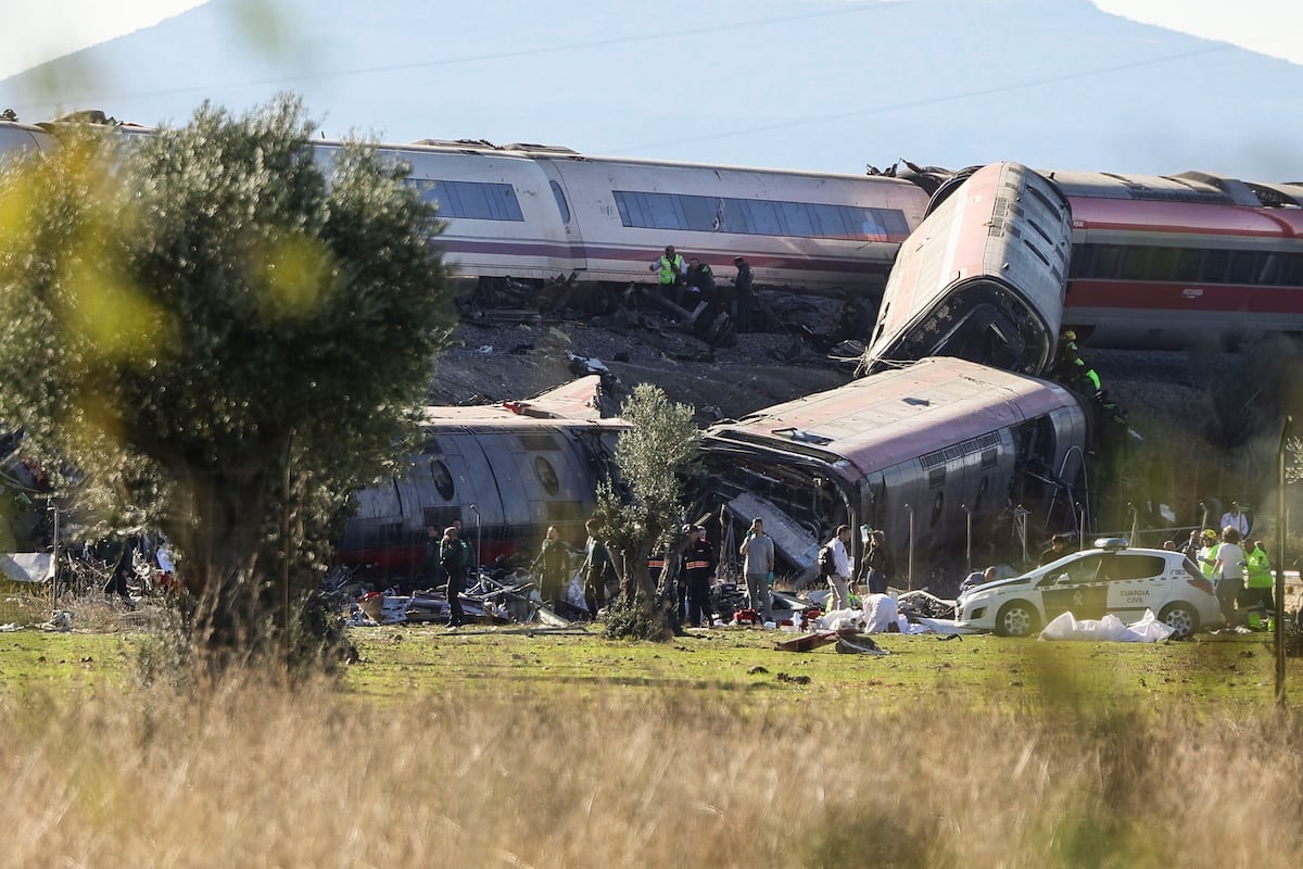 Sudar dva brza voza u Španiji: Najmanje 46 mrtvih