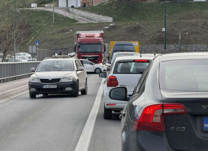 Sudar na Vogošćanskoj petlji: Formirale se ogromne kolone vozila