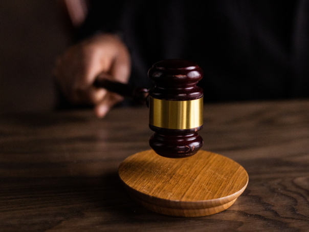 Sudske odluke o brisanju medijskih sadržaja udar na istraživačke medije