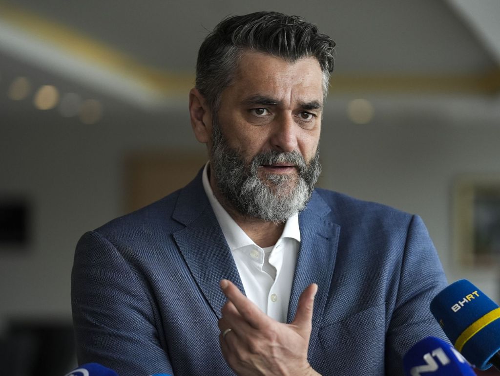 Suljagić: Specijalci s maskama i transporteri će upasti u Memorijalni centar
