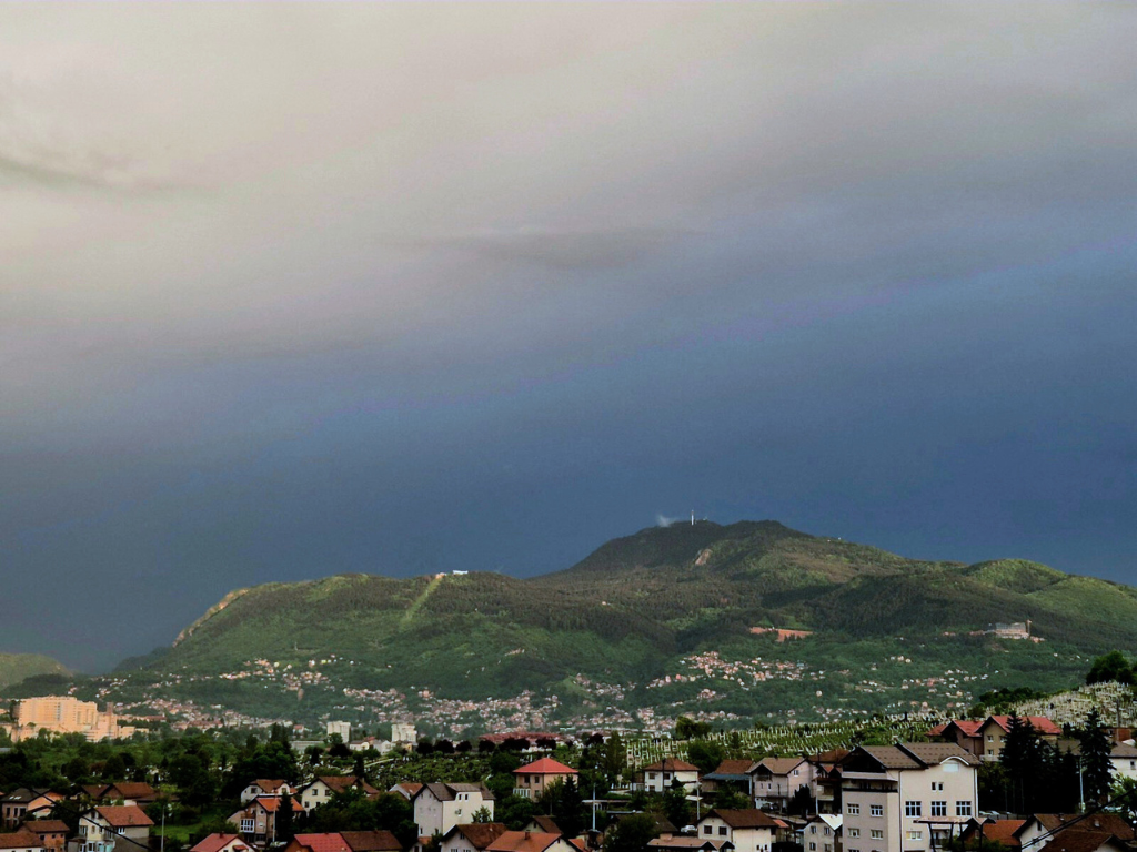 Sutra u BiH oblačno, moguća slaba kiša, na jugu do 12 stepeni