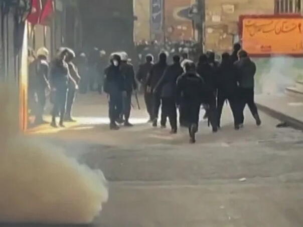 Suzavac korišten protiv demonstranata u Teheranu krenuo prema bolnici