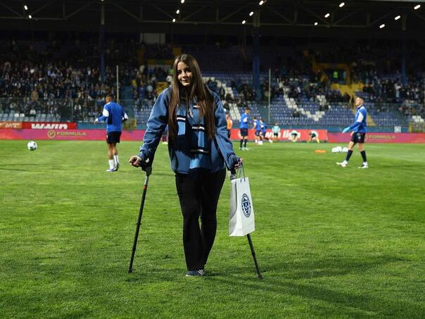 Suze i aplauzi na Grbavici: Povratak male heroine Elle Jovanović