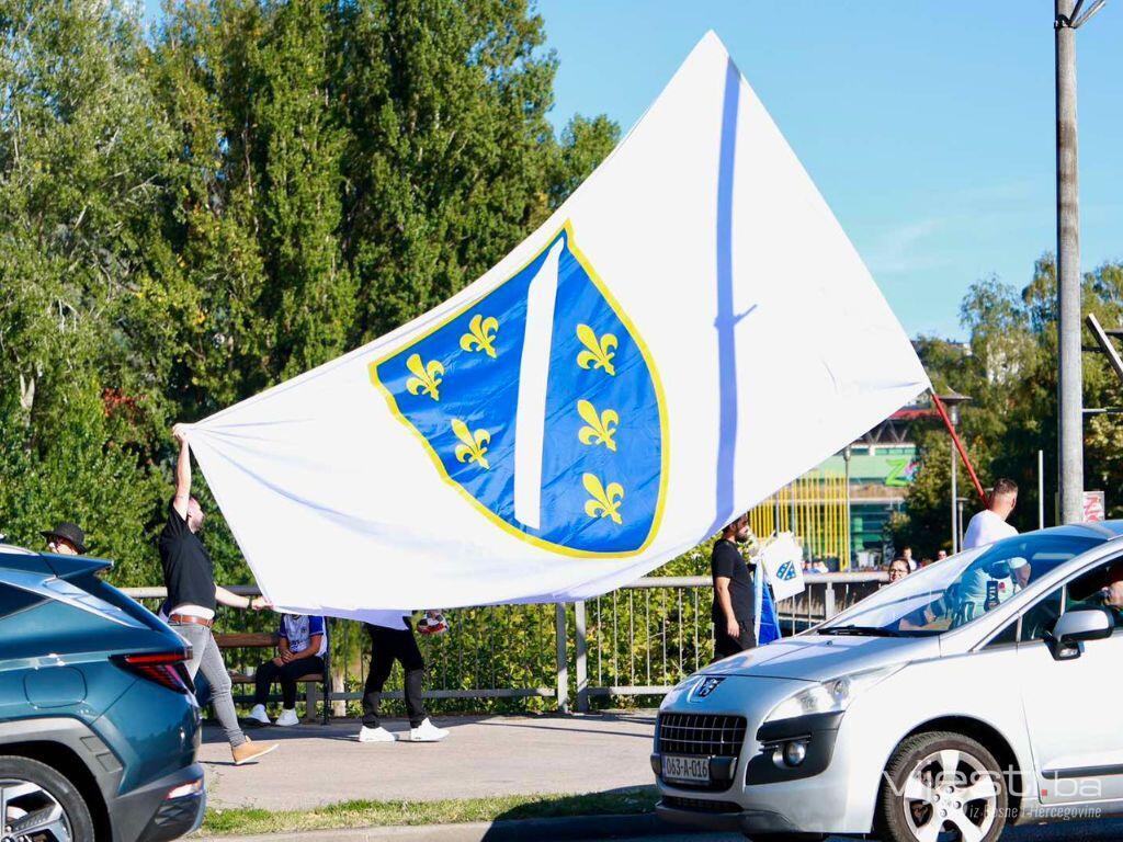 Sve je u znaku ljiljana: "Ludnica" u Zenici, navijači masovno stižu