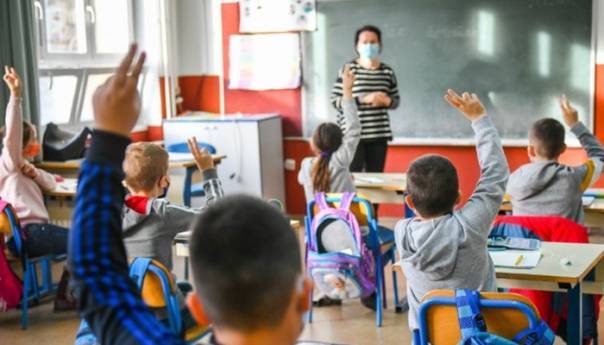 Sve spremno za povratak starijih osnovaca u klupe u RS