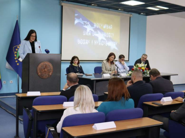 Mlada generacija neće mirno posmatrati kako im kradu budućnost