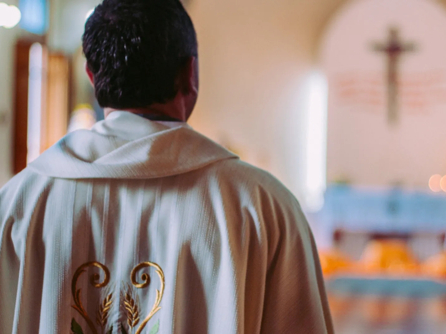 Svećenik nakon 37 godina službe dao otkaz zbog ljubavi: "Ženim se"