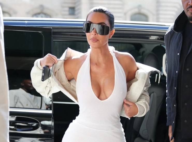 Svi gledaju u njen outfit: Kim Kardashian prekršila jedno od najpoznatijih modnih pravila