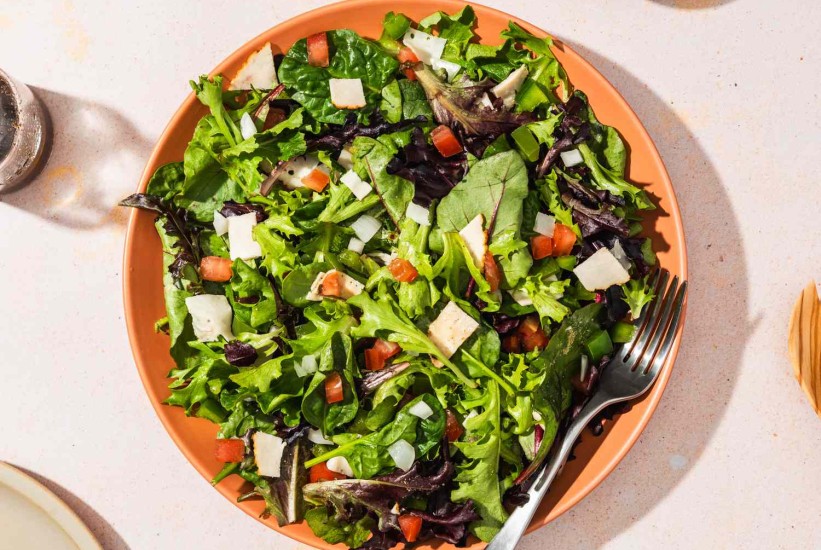Svi je jedemo, a rijetko razmišljamo koliko je zapravo korisna: Ovo se krije u zelenoj salati