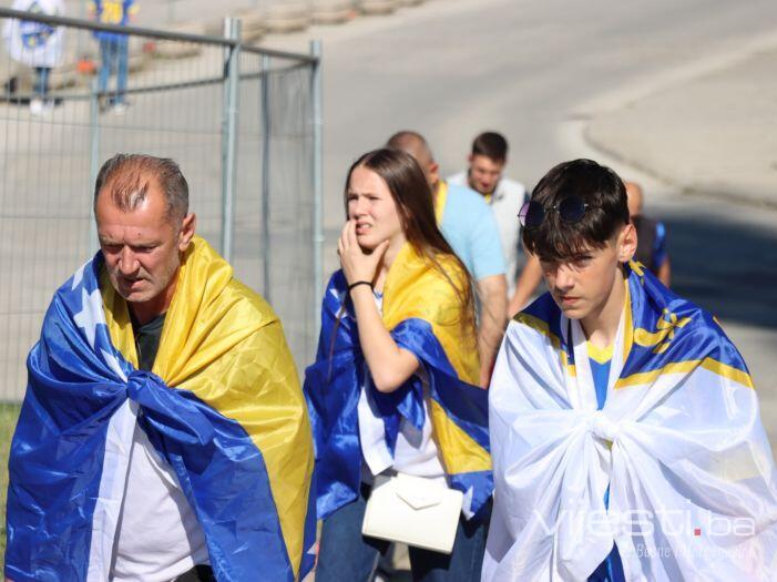 Svi putevi vode na Koševo: Navijači Zmajeva već pristižu na stadion