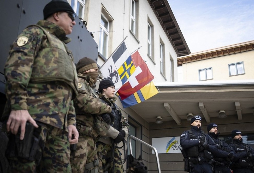 Švicarci odbacuju strožiju neutralnost? Nova anketa pokazuje pad podrške