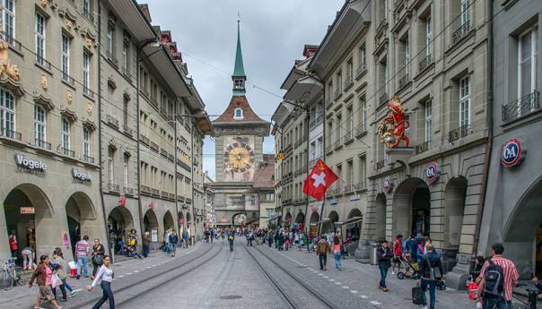 Švicarska će dozvoliti javna okupljanja od više od hiljadu ljudi od oktobra