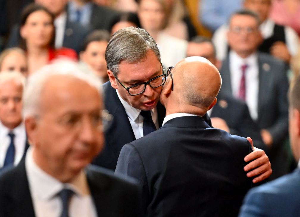 Švicarski list: Vučićeva vanjska politika se urušava