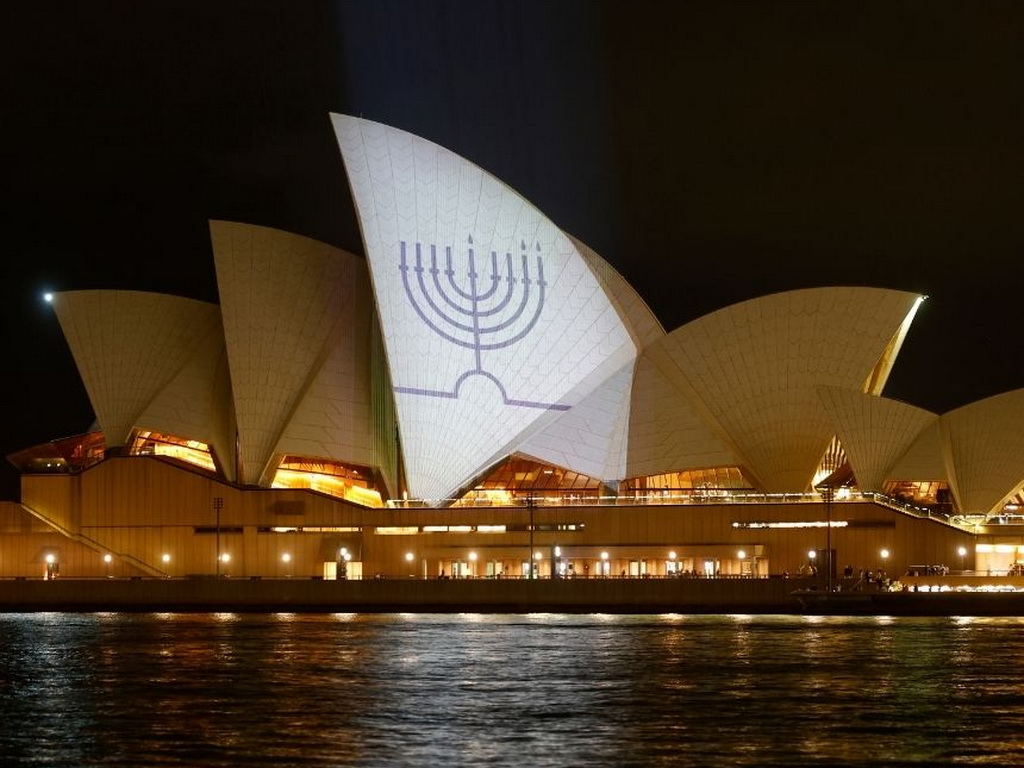 Sydneyjska opera osvijetljena menorom u znak podrške židovskoj zajednici
