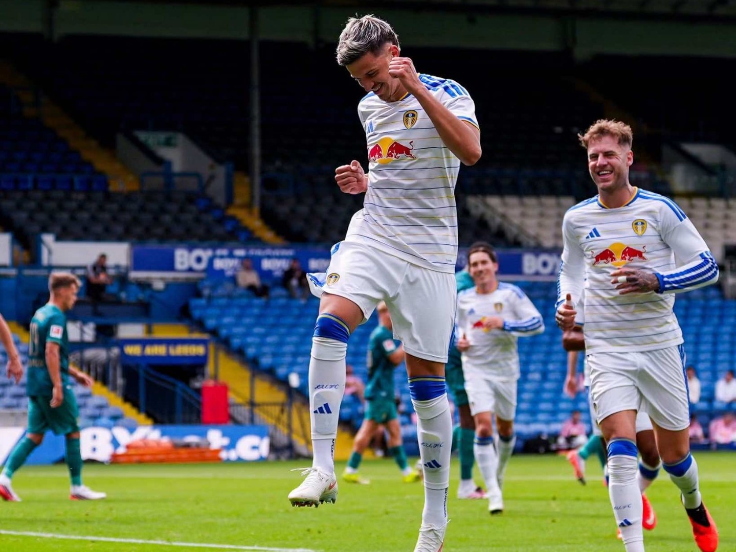 Kakav gol Muharemovića: Bh. reprezentativac makazicama pogodio za Leeds