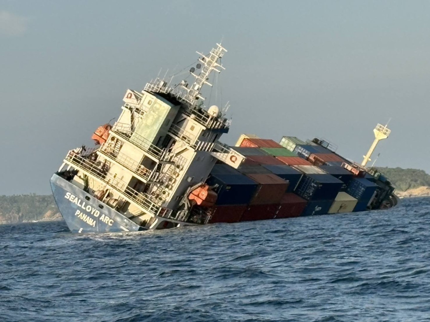 Teretni brod Sealloyd Arc potonuo kod Tajlanda, posada spašena