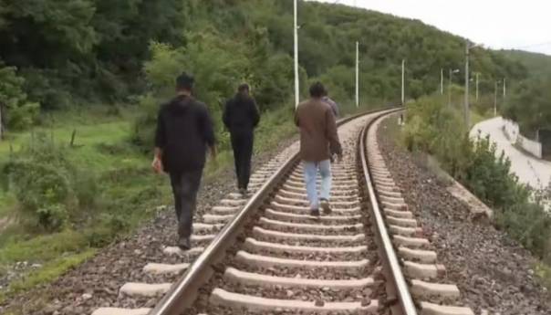 Teretni voz udario migranta u Hadžićima: Afganistanac teže povrijeđen
