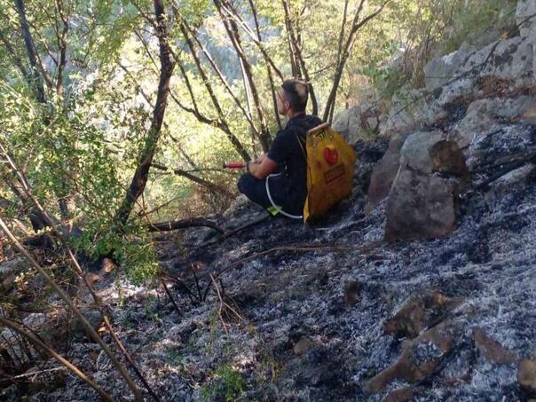 Teška borba s vatrom u okolini Mostara, vatra došla do kuća