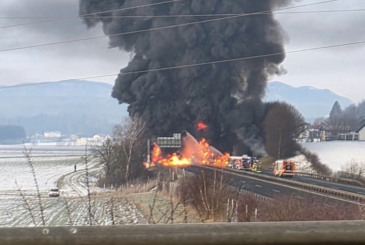 Stravični prizori: Nesreća u Sloveniji, zatvoren autoput