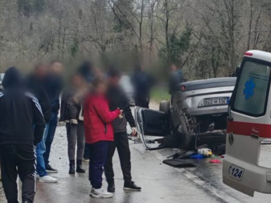 Teška nesreća kod Jablanice: Automobil završio na krovu