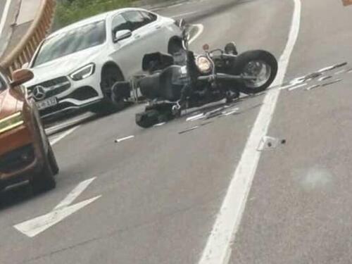 Teška nesreća na ulazu u Sarajevo: U sudaru povrijeđen motociklista
