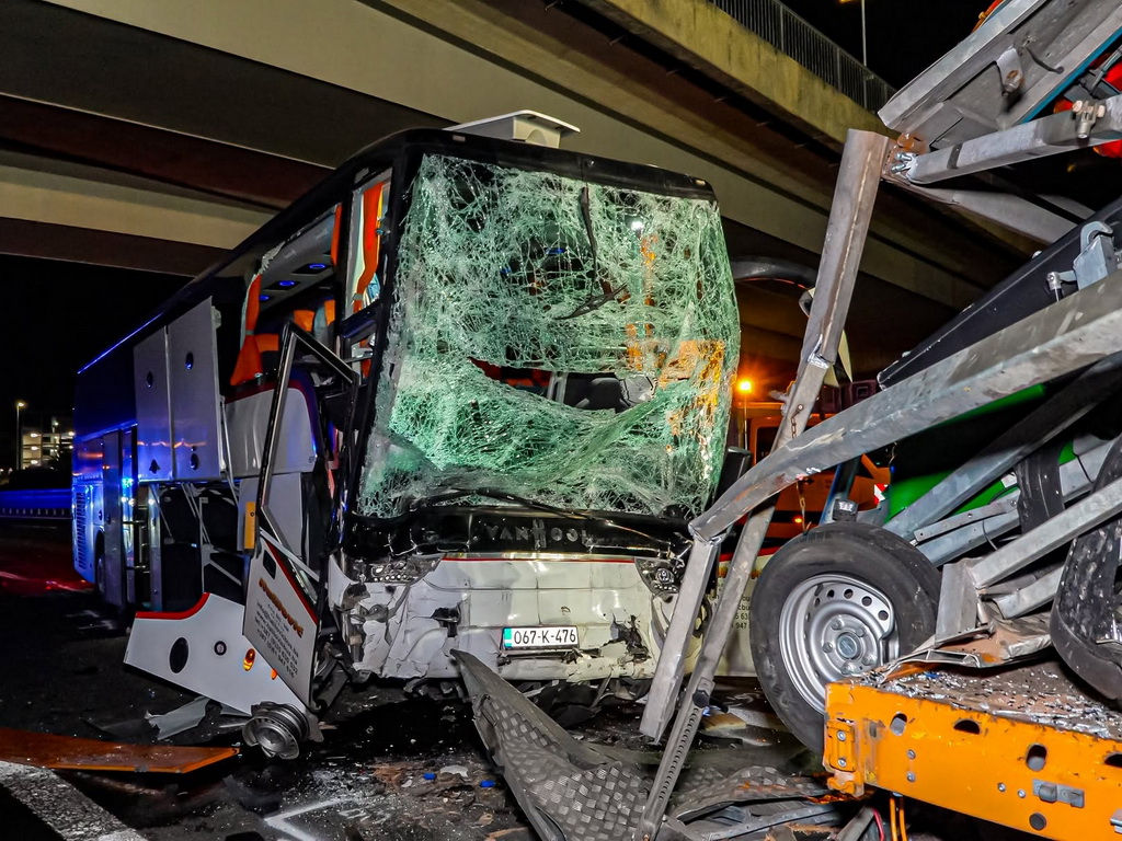 Teška nesreća u Njemačkoj, autobus iz BiH udario u kamion