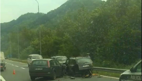Teška saobraćajna nesreća na M-17 kod Zenice, povrijeđene tri osobe