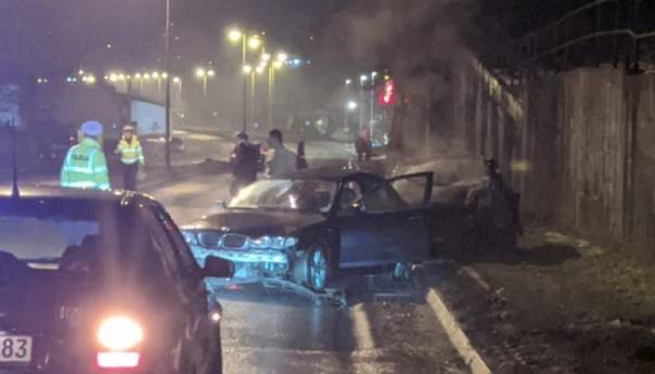 Teška saobraćajna nesreća u Tuzli, sudarili se BMW i Golf