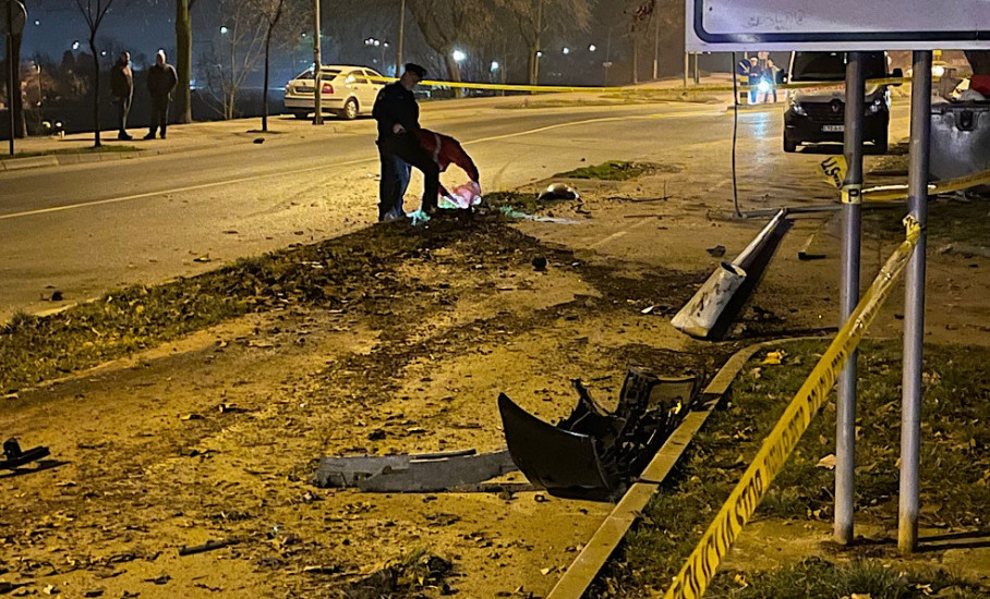 Teška saobraćajna nesreća u Zenici: Autom udario u stub rasvjete