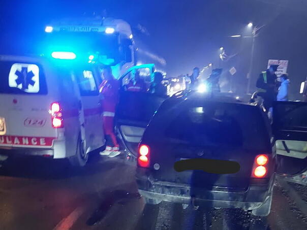 Teška saobraćajna nesreća u Živinicama: Osam osoba povrijeđeno