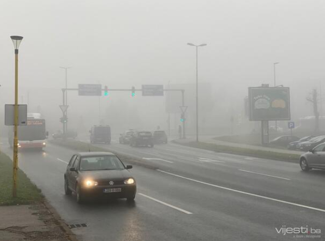 Teški uslovi na cestama: Magla, odroni i radovi usporavaju kretanje