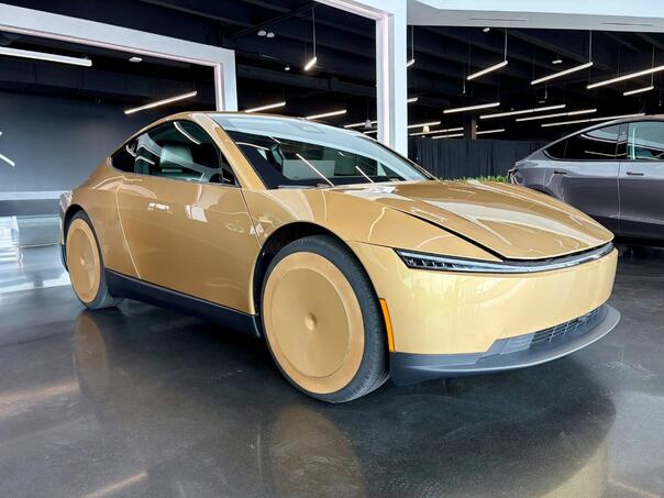 Tesla započela proizvodnju Cybercab robotaksija