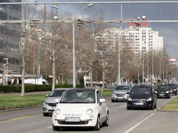 Težak dan za vozače: Kolone na granicama i obustave na cestama