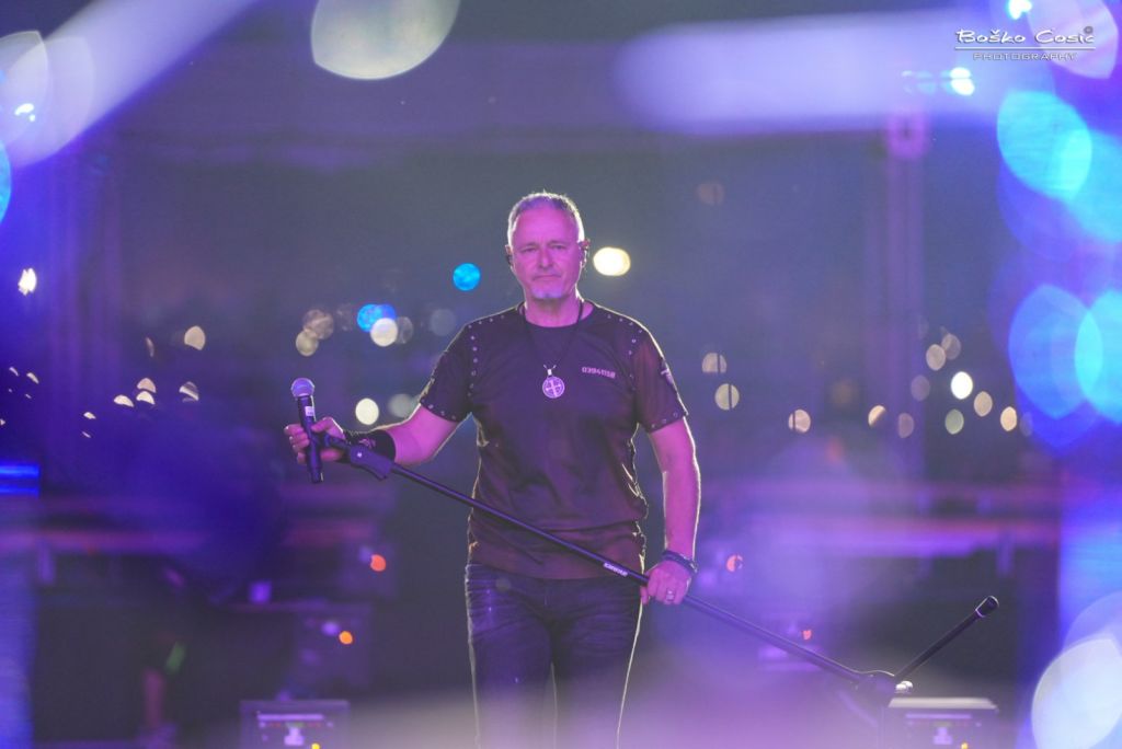 Thompson "zavio" susjede u prirodnu crnu: Zagrebom odjekivalo "Za dom spremni"