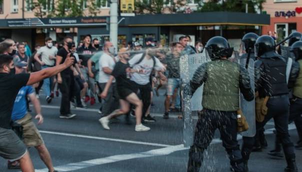 Tikhanovskaya: Ne sukobljavajte se s policijom, ne izlazite na ulice