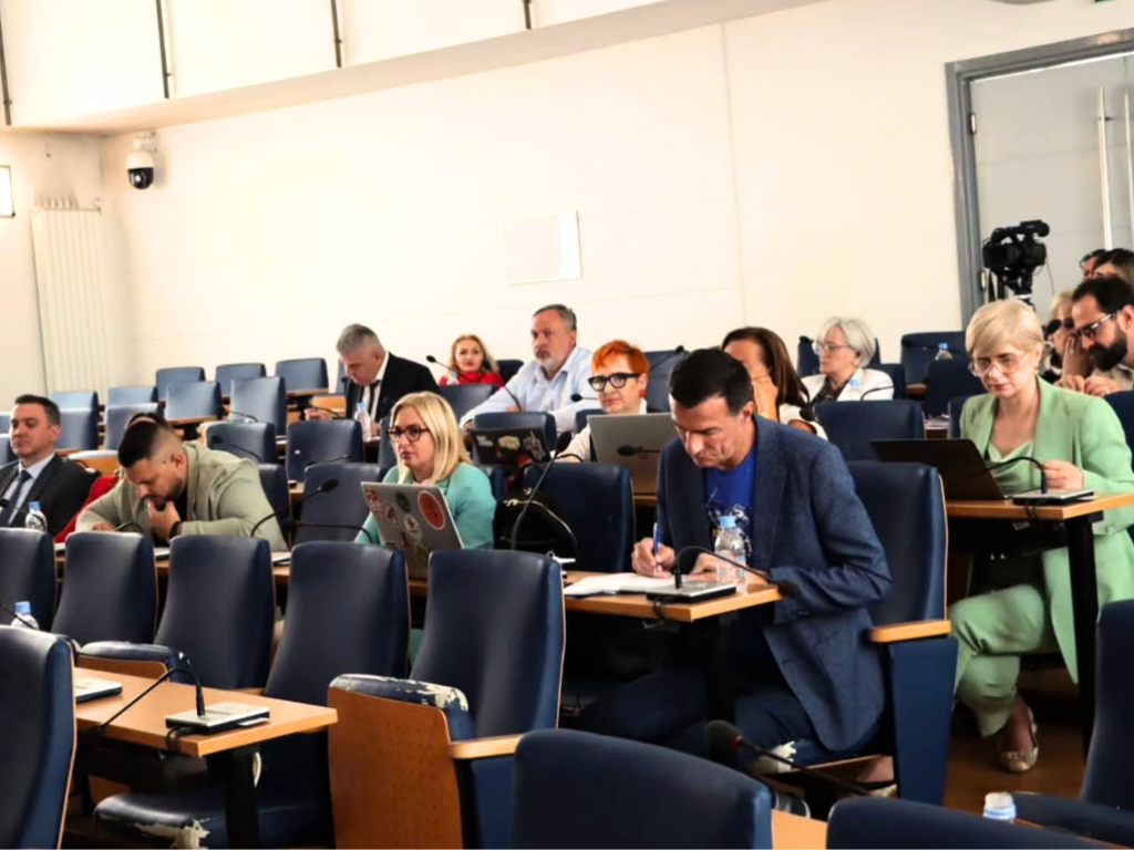 Tišina Skupštine KS: Kvoruma i sjednica nema, a primanja redovna